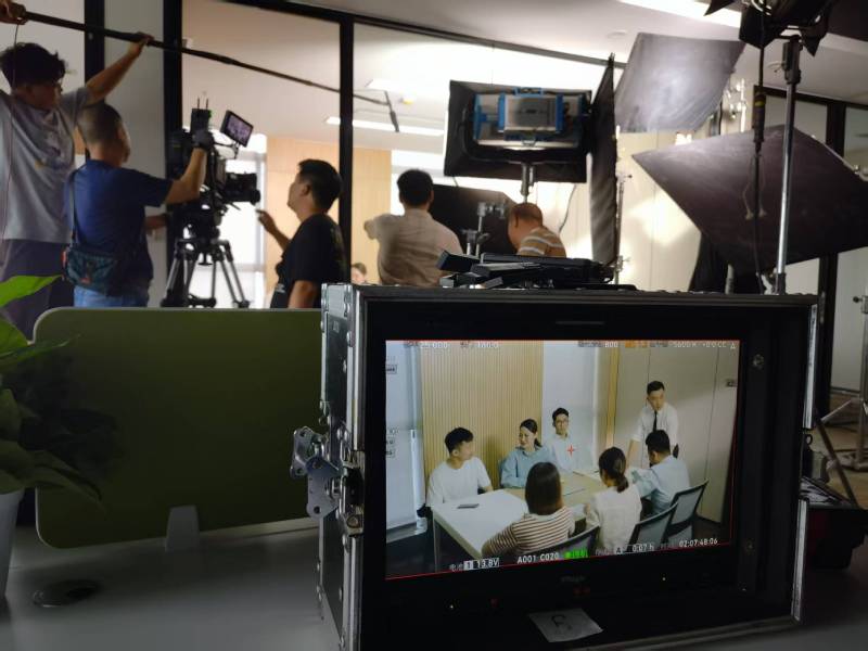 江孜县TVC拍摄公司：科技产品视觉化大师，诠释未来感与功能美学